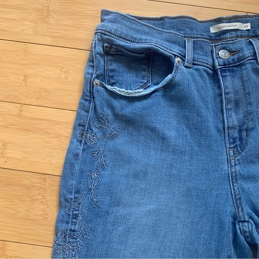 Levi Strauss Classic Bootcut Embroidered Jeans Size 10 - Picture 10 of 11